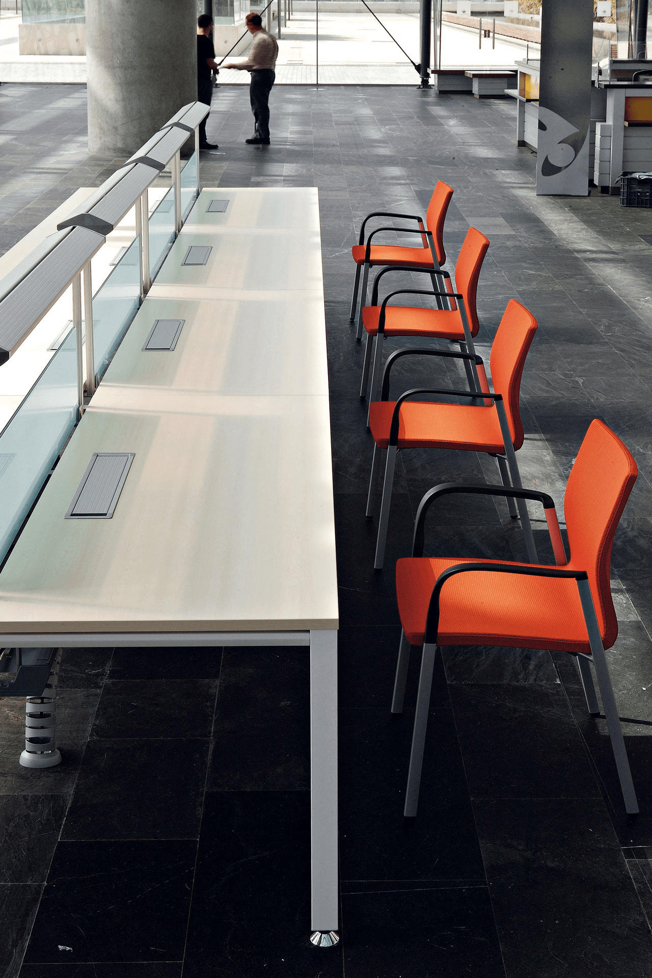 Silla Uma silla de colectividades mobiliario de oficina Impacto Diseño Valencia