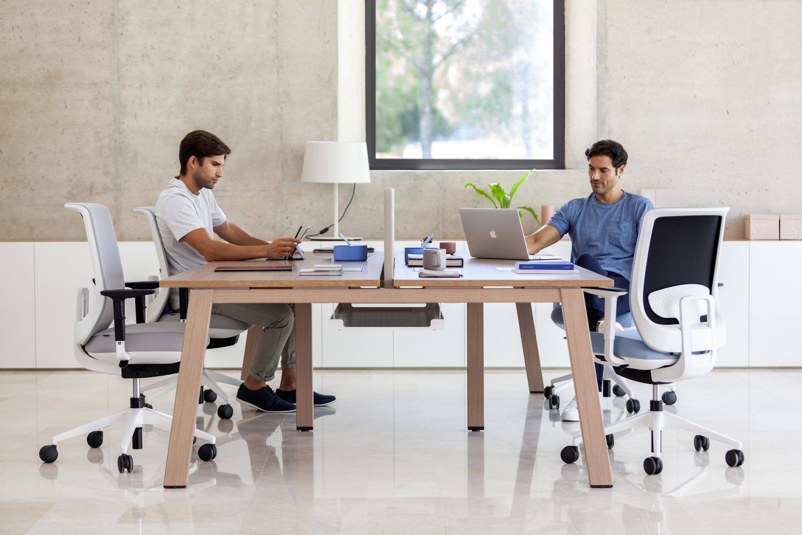 Silla de oficina Actiu Trim sillería mobiliario de oficina en Valencia Impacto Diseño