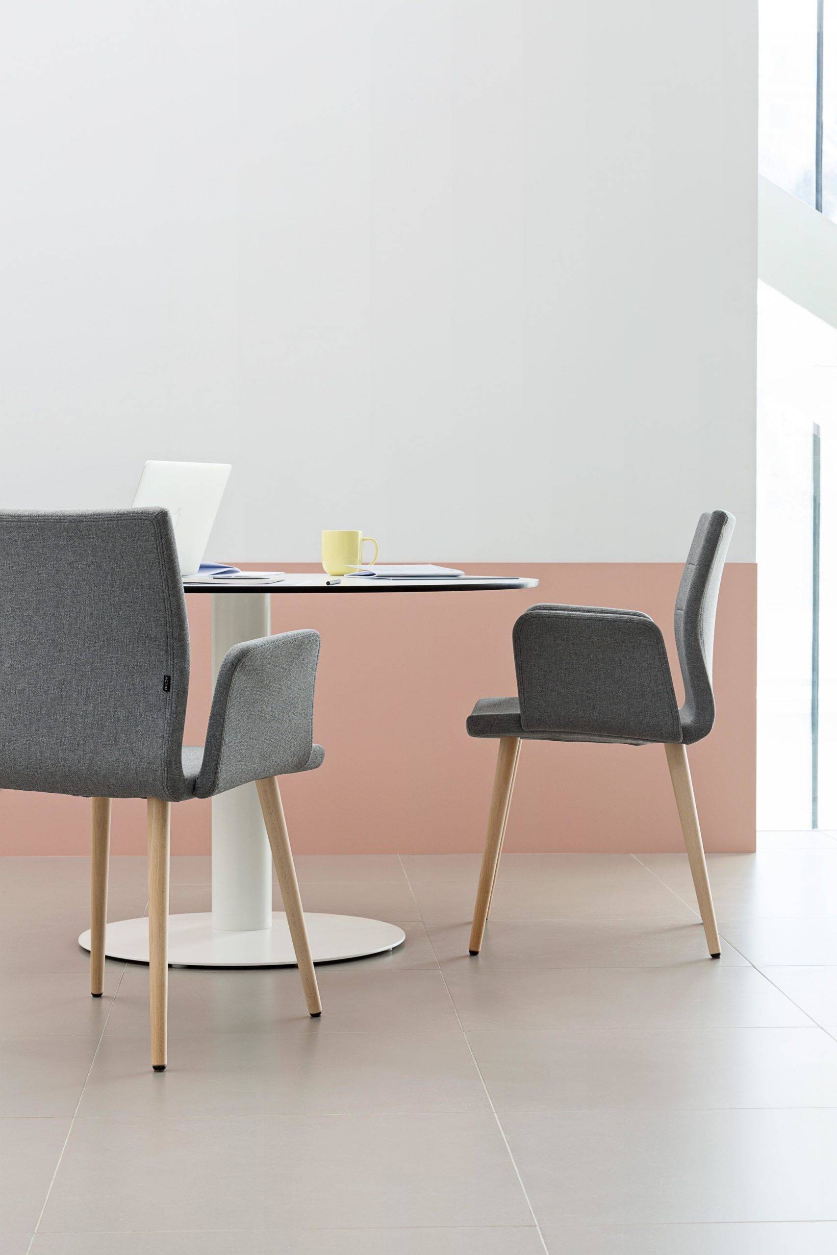 Silla Uma silla de colectividades mobiliario de oficina Impacto Diseño Valencia