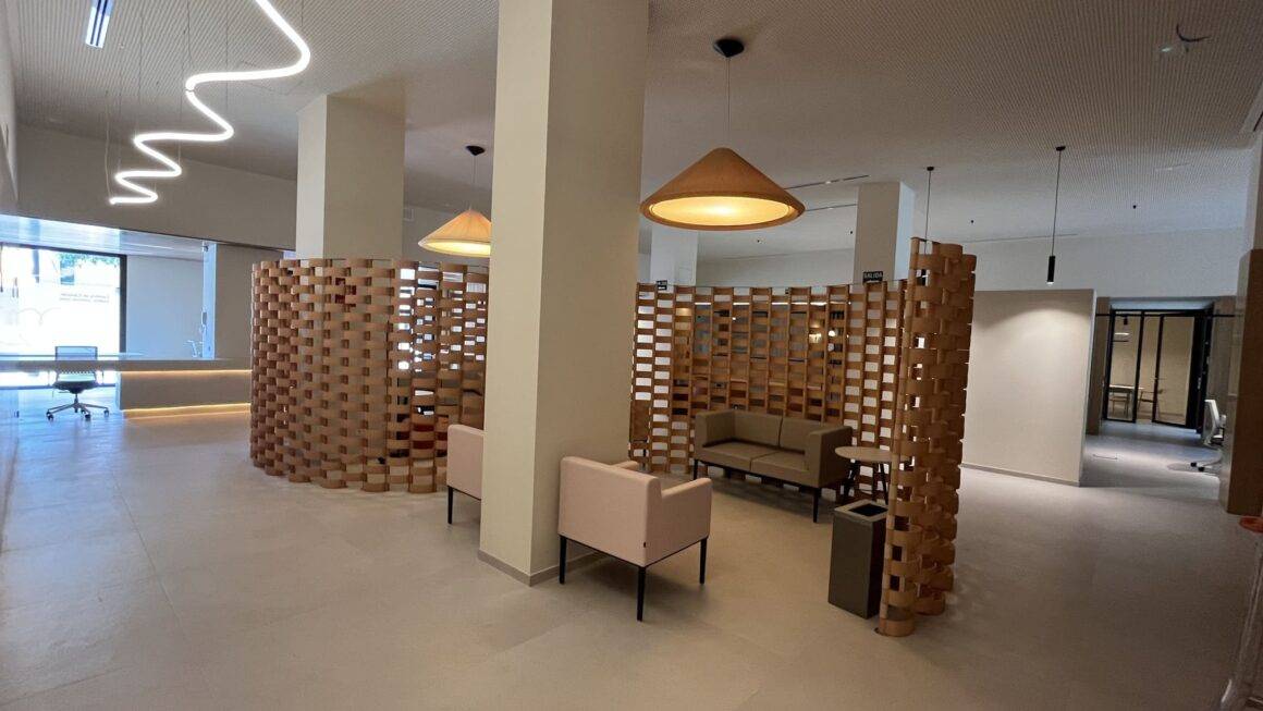 Mobiliario para las oficinas de AECC en Valencia Mobiliario para las oficinas de AECC en Valencia