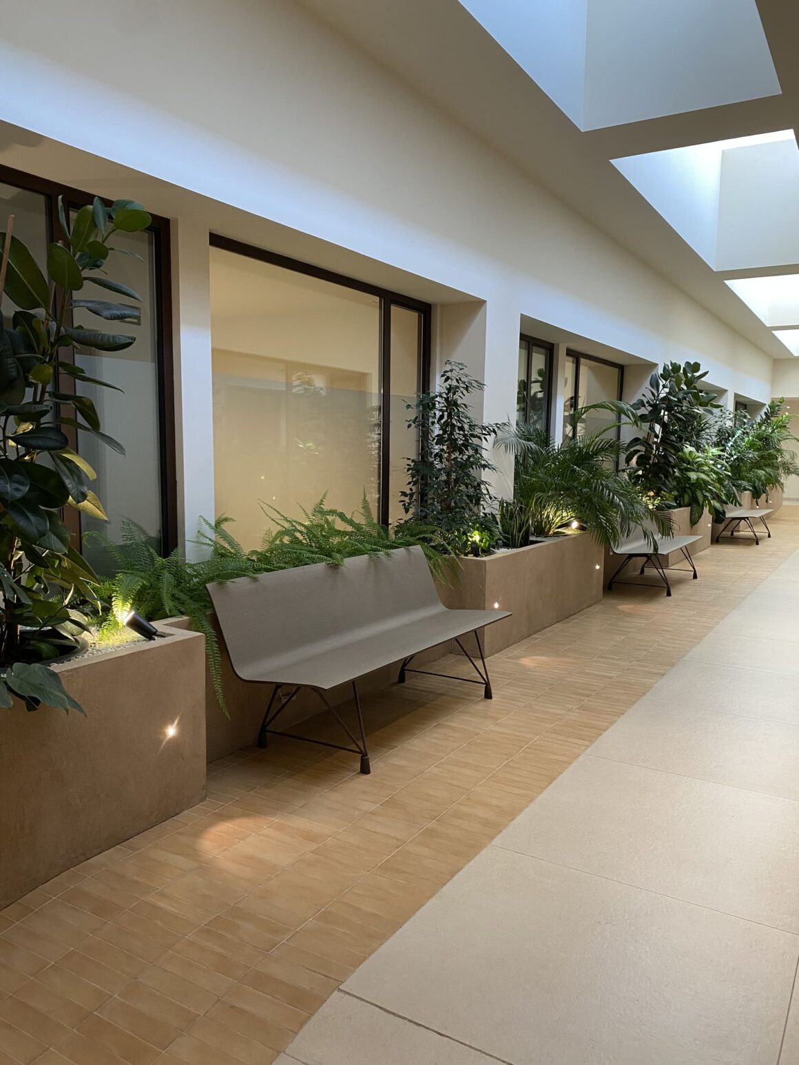 Mobiliario para las oficinas de AECC en Valencia Mobiliario para las oficinas de AECC en Valencia