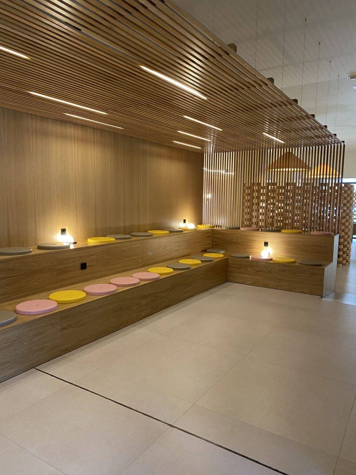 Mobiliario para las oficinas de AECC en Valencia Mobiliario para las oficinas de AECC en Valencia