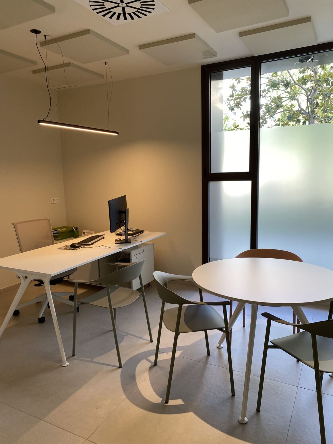 Mobiliario para las oficinas de AECC en Valencia Mobiliario para las oficinas de AECC en Valencia