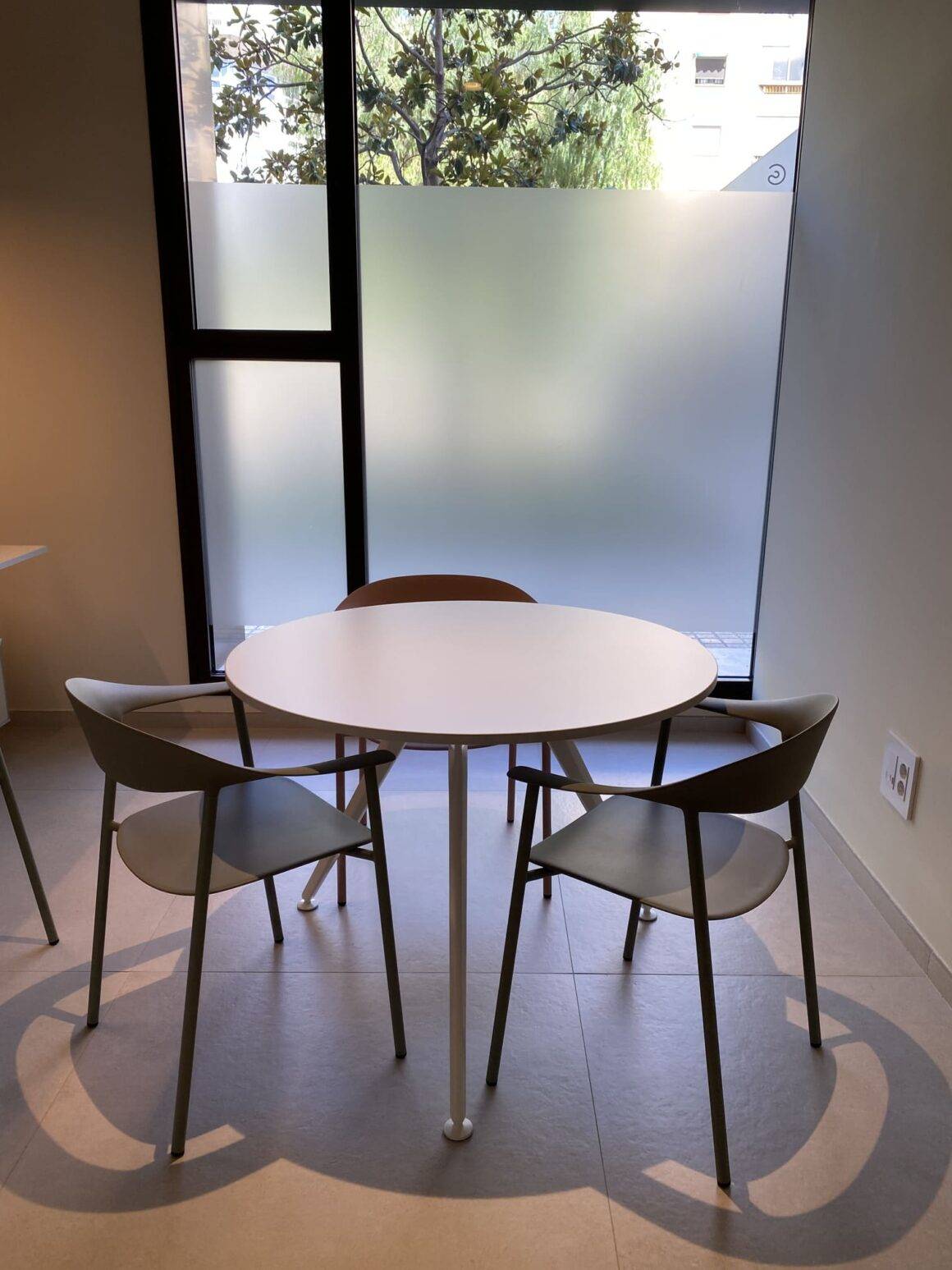 Mobiliario para las oficinas de AECC en Valencia Mobiliario para las oficinas de AECC en Valencia